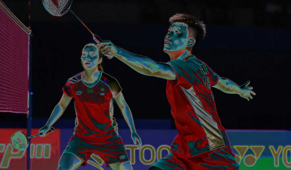 Alwi Farhan tập cùng Kento Momota trước Asian Games 2026: tiếng vỗ tay và khoảng lặng dữ liệu
