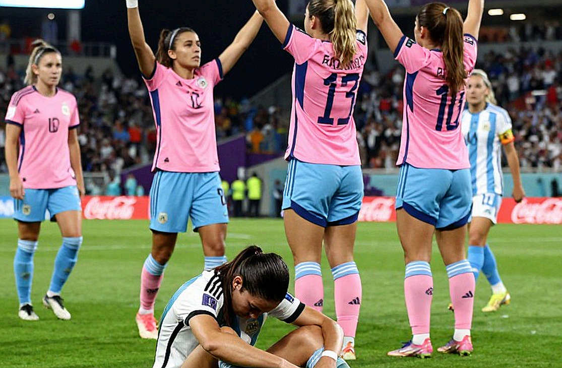 Re-pricing After a Major Tournament: The Negotiation Starts Before the Final Whistle Re-pricing After a Major Tournament: The Negotiation Starts Before the Final Whistle