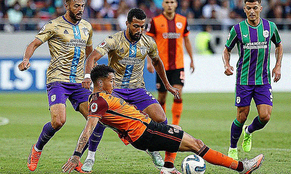 Chivas sau 7 trận không có Raúl Rangel: 6/21 điểm và lỗ hổng ở vị trí thủ môn dự bị Chivas sau 7 trận không có Raúl Rangel: 6/21 điểm và lỗ hổng ở vị trí thủ môn dự bị