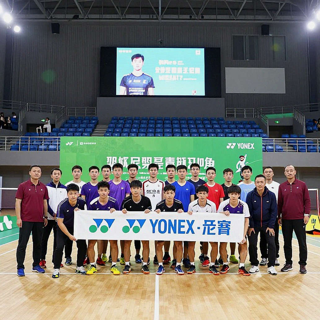 Alwi Farhan tập cùng Kento Momota trước ASIAD 2026: Bài học từ huyền thoại và bước chạy đà cuối cùng