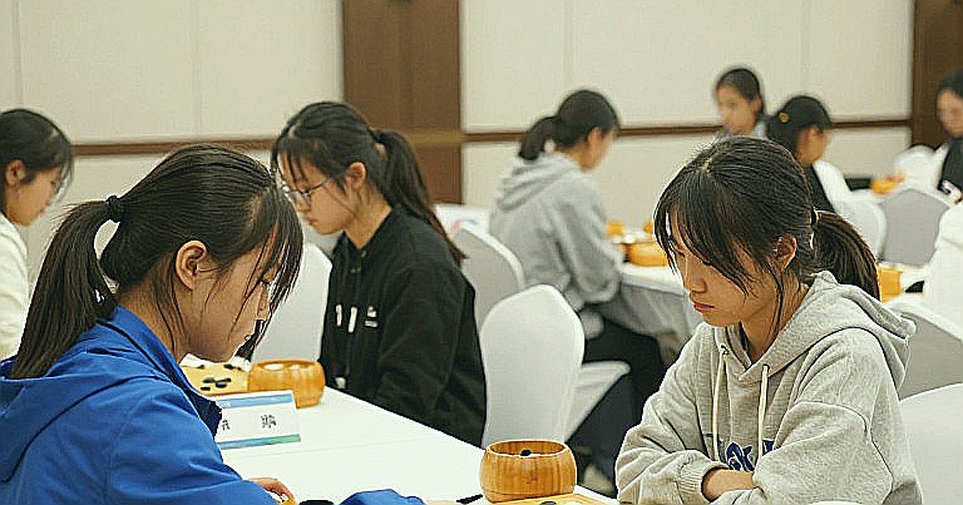 Nước cờ e5 và tuyên ngôn của Sveshnikov: Hình học của một canh bạc trung tâm