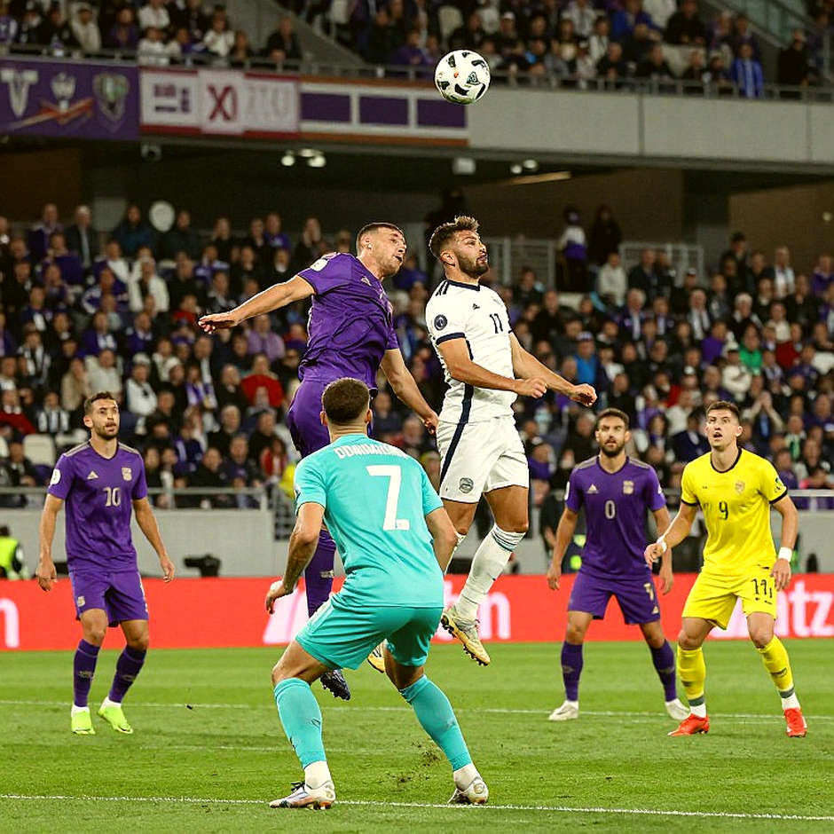 V.League: Vết nứt dưới bảng xếp hạng và tiếng thở của những kẻ yếu