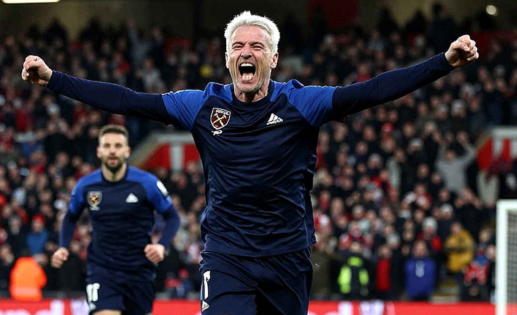 Manchester United and the $15.3 Billion Wallet: The Limits of Personal Capital in the Era of State Money Manchester United and the $15.3 Billion Wallet: The Limits of Personal Capital in the Era of State Money
