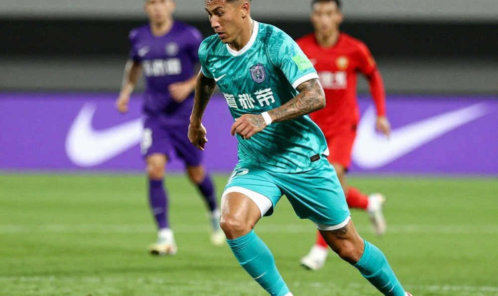 Brazil 1-1 Australia: Mặt sân Townsville, khoảng trống sau lưng hàng thủ và bài toán Lang Park Brazil 1-1 Australia: Mặt sân Townsville, khoảng trống sau lưng hàng thủ và bài toán Lang Park