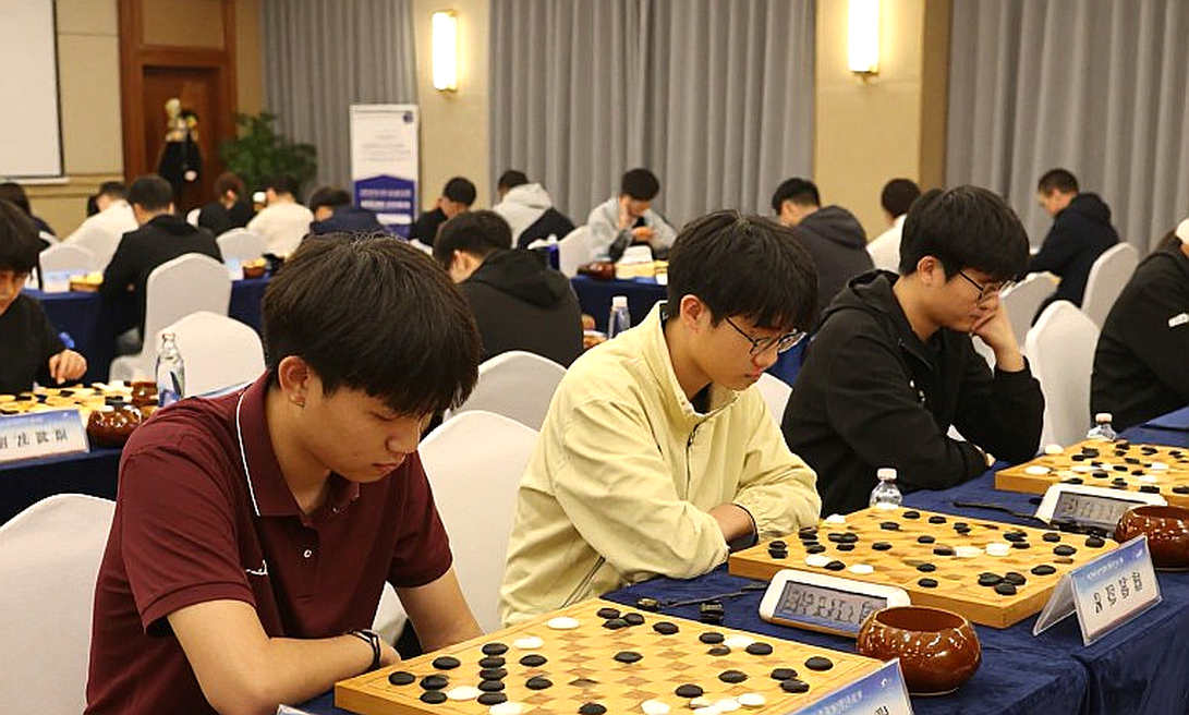 Nihal Sarin, +2 và ba nước đi: ngôi vô địch Olympiad của Ấn Độ treo trên sợi chỉ Nihal Sarin, +2 và ba nước đi: ngôi vô địch Olympiad của Ấn Độ treo trên sợi chỉ